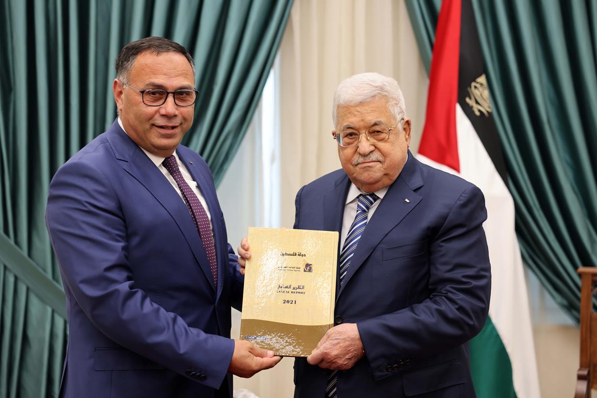 الرئيس يتسلم التقرير السنوي لهيئة التقاعد الفلسطينية 